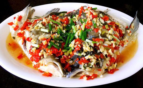 剁椒鱼头是什么鱼，湖南招牌菜剁椒鱼头（剁椒鱼头是哪个地方的菜）