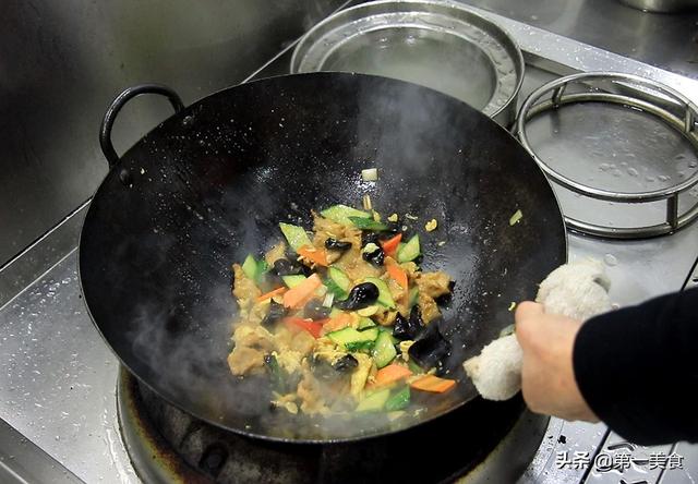 木须肉的家常做法，木须肉的家常做法图片（木须肉要不要先上浆）