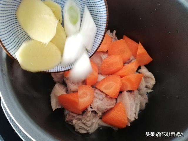 鸭肉煲汤放什么材料好，鸭肉煲汤放什么材料好孕妇吃（鸭肉和它一起炖）