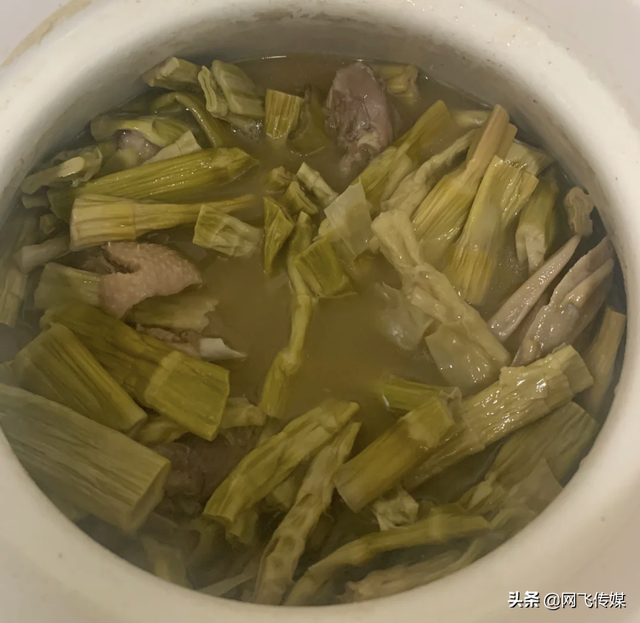 滋补老鸭汤，老鸭汤怎么炖（喝上一碗神清气爽）