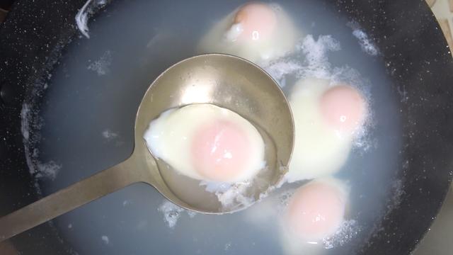 糖水荷包蛋的做法，糖水荷包蛋的做法窍门（水煮荷包蛋别直接下锅）
