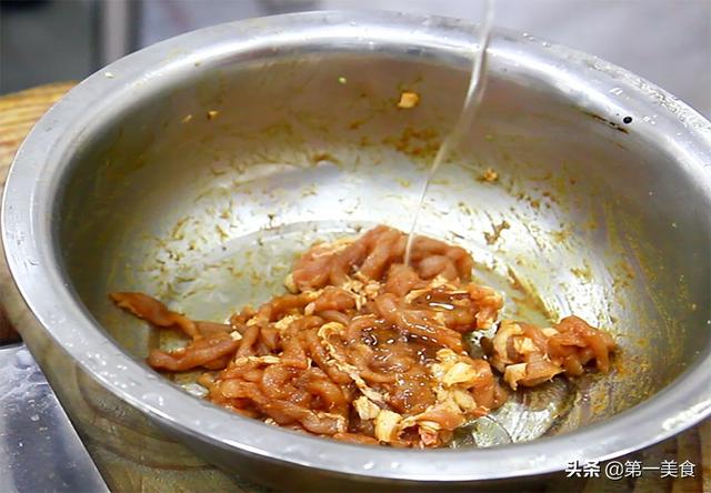 长豆角炒肉的做法，长豆角炒肉的做法怎么做好吃（饭店的豆角炒肉丝为啥好吃）