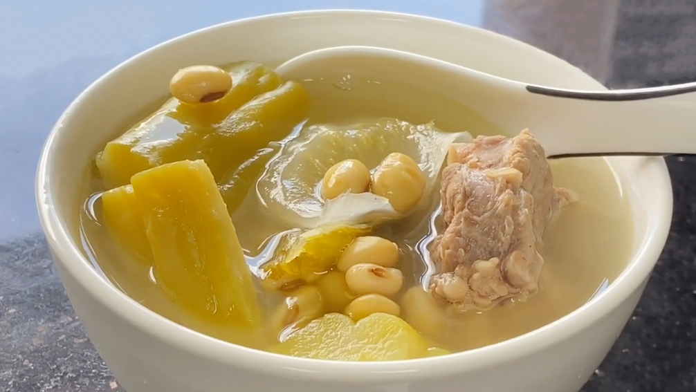 【苦瓜骨頭湯】做法步驟圖 消暑降火 夏天常吃人更輕松-起舞食譜網