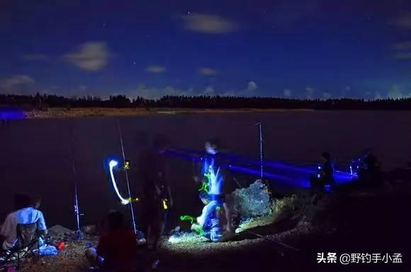 夜钓必备：钓鱼浮漂正确安装步骤图解，助你轻松掌握夜间垂钓技巧