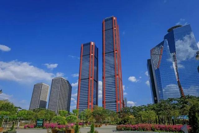 深圳十大高楼排名，世界第一高楼2400米（于2020年竣工的全球十大摩天楼）
