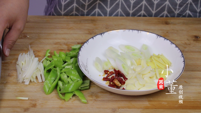 虾尾怎么做好吃，虾尾怎么做好吃又简单还不辣（虾尾最好吃的一种做法）