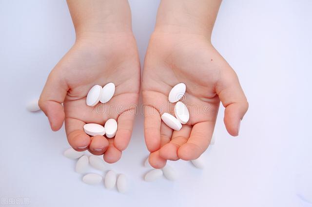 狗狗食欲不好怎么办，天气热狗狗食欲不好怎么办（狗狗不爱吃东西怎么办）