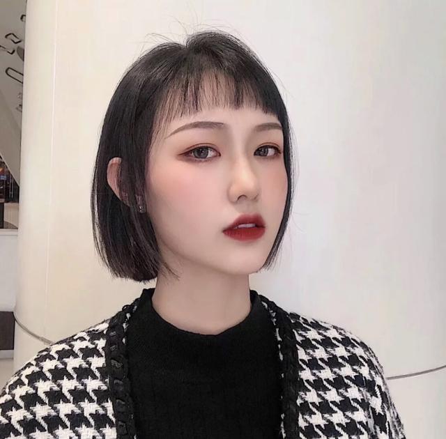 推荐发型：几款韩式空气刘海短头发，很美很女神（看你的脸型适合哪个）