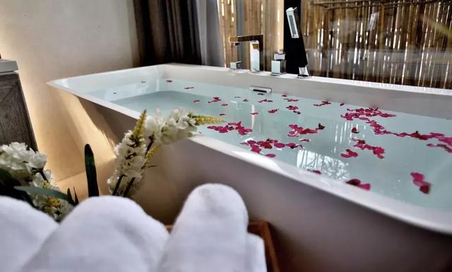 乌镇酒店前十排名，乌镇景区里面最好的酒店（乌镇首家微智能酒店）