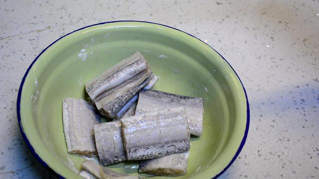 香炸带鱼的做法，油炸香辣带鱼的做法（记住“3放2不放”）
