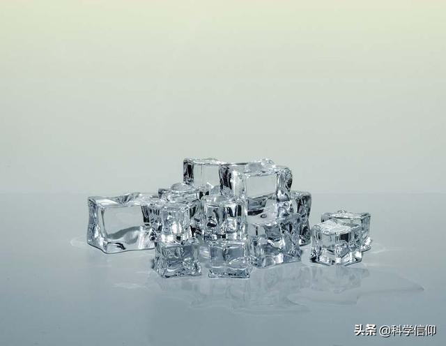 老冰怎么冻，调酒冰块怎么制作（怎样才能冻出晶莹剔透的冰）
