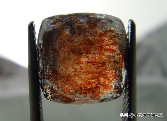 什么是沙金，什么是沙金手镯（太阳般的闪耀,光芒万丈;金子般的光泽,闪闪发光-这就是砂金效应）