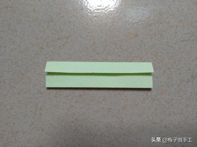 纸扇的折法，纸扇的折法(简单实用)（童年玩具纸扇子怎么折）