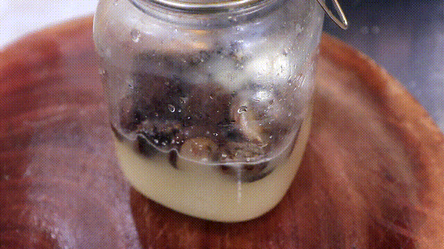 干香菇用热水还是冷水泡，干香菇如何快速泡好（不用泡一夜只需3分钟就能泡发干香菇）