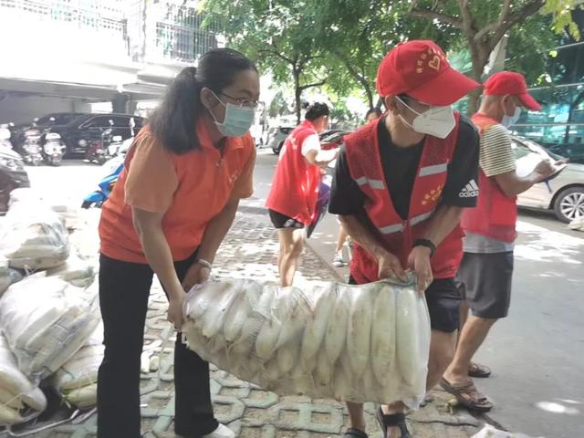 在一起电视剧演员表，我要和你在一起电视剧演员表（张嘉译、海清、蒋欣、靳东、雷佳音等众星演绎《在一起》）