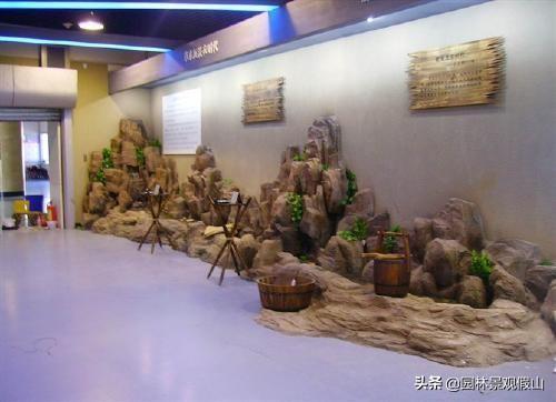 假山盆景放在客厅哪个位置好，假山盆景摆放在客厅什么位置好（办公室假山如何放置才好、室内放置哪种类型假山）