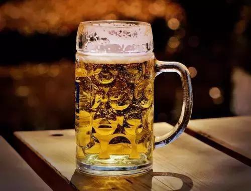 酒杯的分类——调酒师带你入门，调酒杯子种类（喜哈说酒---喝什么酒用什么杯子）