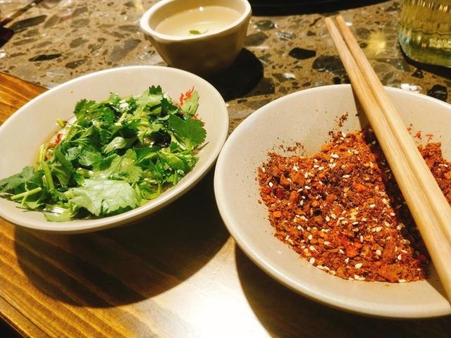 油碟怎么调，火锅蒜泥香油碟怎么调（烧烤、毛肚、清炖羊肉的好搭档）