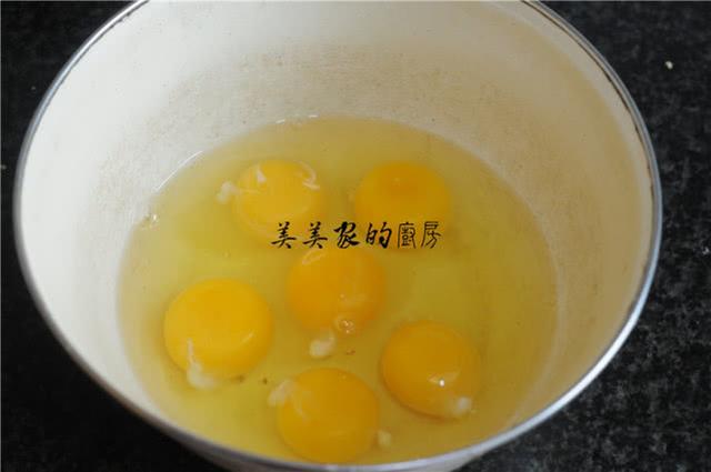 鸡蛋糕蒸几分钟，鸡蛋糕要蒸几分钟（教你做简单的蒸蛋糕）