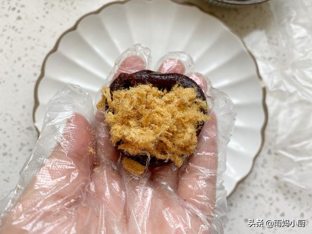 艾草青团怎么做会绿，艾青团子怎么做才绿（试试这样做个个碧绿不发黑）