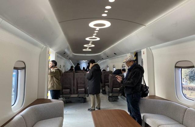 高铁最快时速多少公里，中国最快的高铁时速达到多少公里（一口气造全球最快高铁）