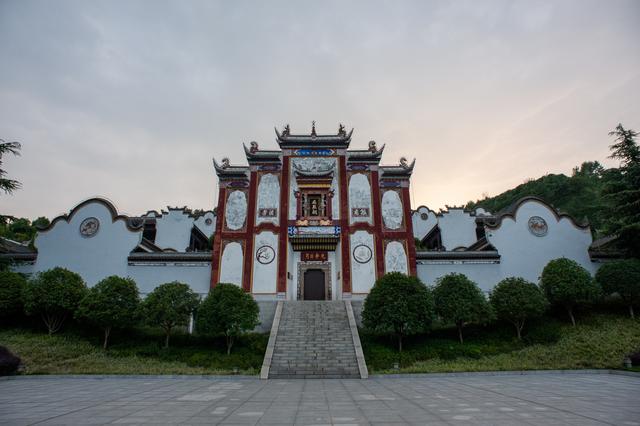 宜昌旅游景点，宜昌旅游景点排名（湖北宜昌旅游必打卡的3个景点）