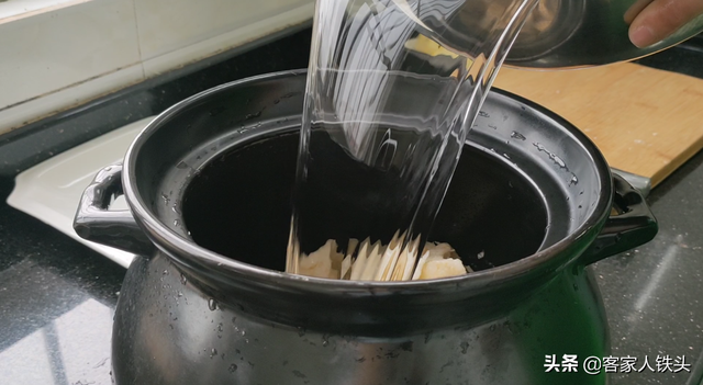 夏季煲汤，夏季煲汤食材有哪些（广东人夏季少不了一锅汤）