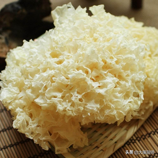 银耳汤如何出胶，银耳汤怎么才能出胶（有2点很关键）