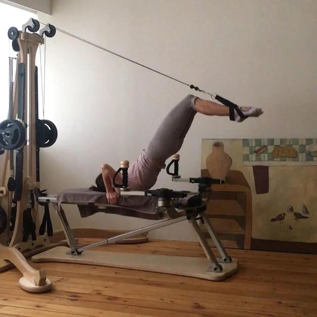 禅柔是什么，禅柔是什么课程（香港歌手彭羚每天练习婵柔运动）