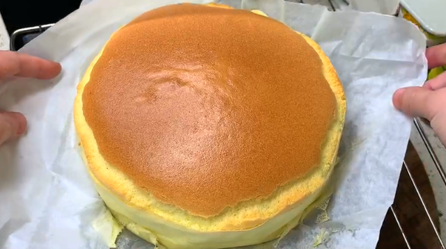 做简单的又好吃的蛋糕，怎么做又好吃又简单的蛋糕（家里有鸡蛋和面粉）