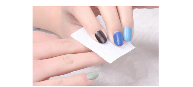 指甲油怎么洗掉小窍门不用卸甲水，如何把指甲油卸掉（卸不干净就会对指甲造成一定的伤害）