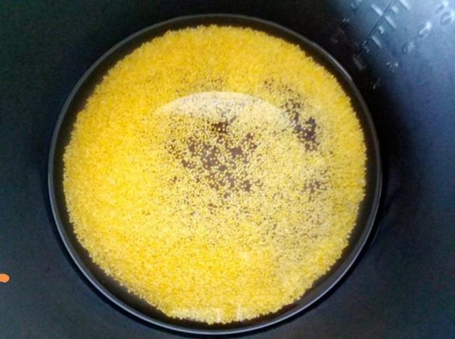 小米南瓜粥的做法，小米南瓜粥的家常做法（早餐就喝小米南瓜粥）