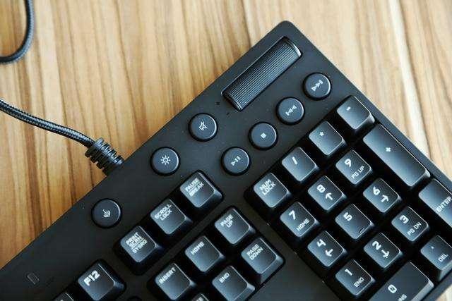 玩游戏买青轴还是黑轴，青轴红轴茶轴黑轴哪个适合打游戏（青轴不再是最受欢迎的机械键盘轴体）