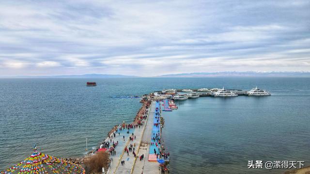 自驾游青海湖，自驾游青海湖视频（雪山、草甸、湖泊尽收眼底）