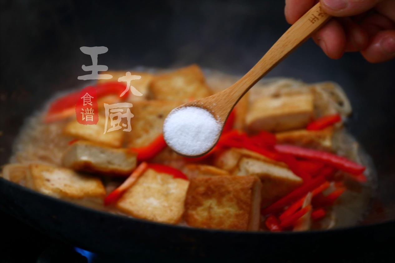 豆腐焖金针菇做法，适合夏天经常吃的焖菜——金针菇焖豆腐