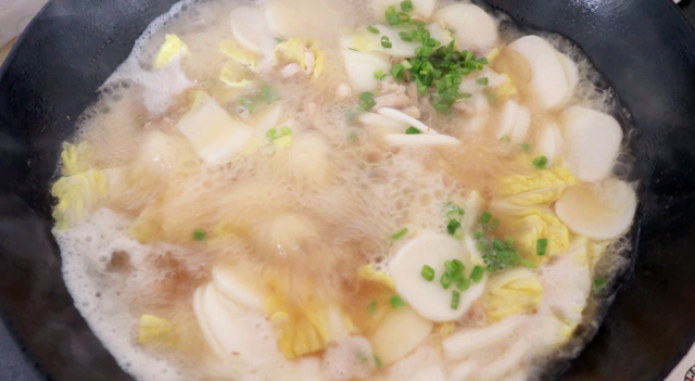美味汤年糕的做法，美味汤年糕的做法视频（来碗热乎乎的汤年糕）