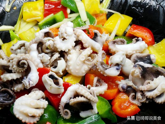 白灼八爪鱼的做法，鲜活八爪鱼的做法（学会了八爪鱼脆嫩又好吃）