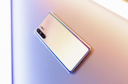 如今华为p30系列的两款产品已经超越了iphone xs max,三星s10系列