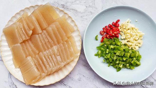 魔芋豆腐的功效与作用，魔芋豆腐的功效和禁忌是什么（少吃猪肉多吃魔芋豆腐）