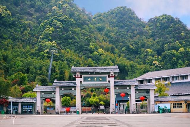 江西三清山风景区，三清山是几A级风景区（小雨初歇的江西三清山）