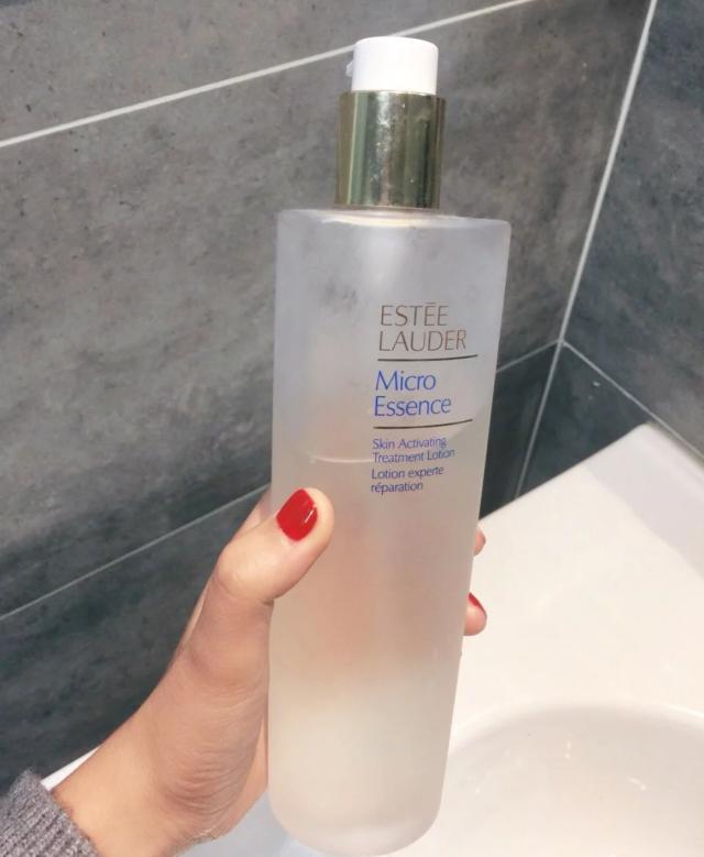 雅诗兰黛红石榴水，雅诗兰黛红石榴水滋润型和清爽型（雅诗兰黛常见的6款精华水）