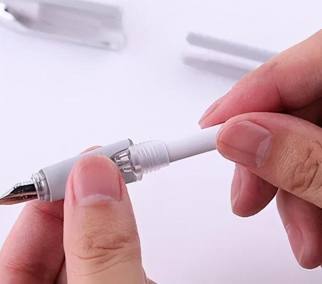 钢笔怎么换墨囊，学生钢笔怎么换墨囊（Cartridges墨囊篇）