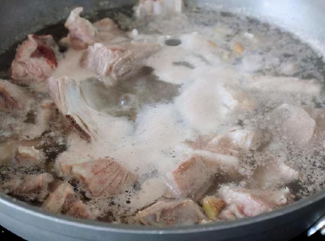 羊肉怎么炖好吃，羊肉怎么炖好吃又营养（炖羊肉牢记“3加4不加”）