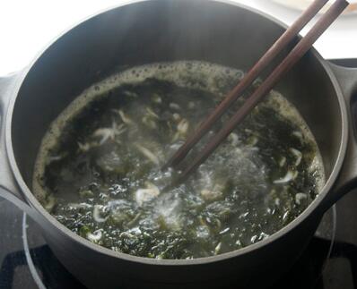图片[5]-【虾皮紫菜汤】做法步骤图 汤浓味美又营养 比钙片好太多了！-起舞食谱网
