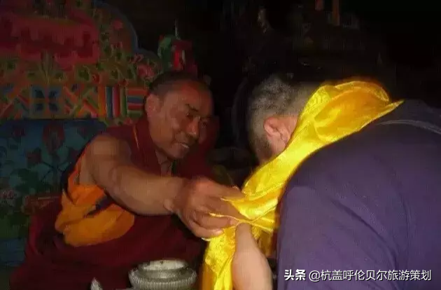 哈达是哪个民族的，献哈达是哪个民族的礼节（哈达的颜色与意义）