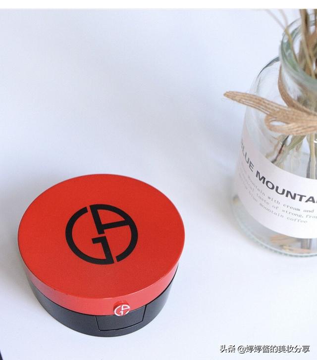 ysl羽毛气垫和银气垫区别，ysl羽毛气垫 银气垫（现下最热门的六款大牌气垫的功课）