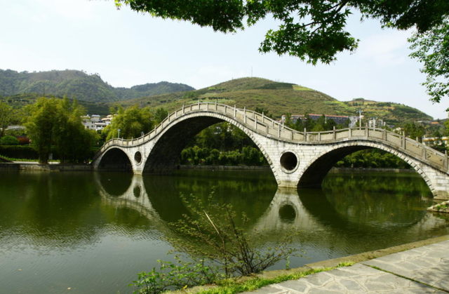 湖南张家界学院好不好，张家界学院学费多少一年（湖南省有所一本大学位置绝佳）