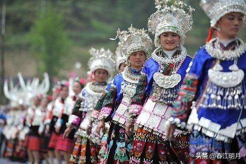 维吾尔族的禁忌，维吾尔族服饰（让你在与少数民族同胞交流过程中游刃有余）