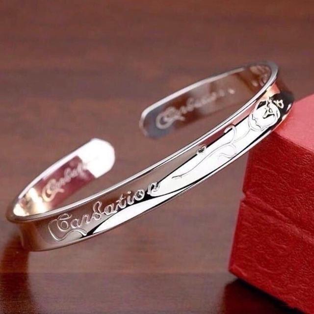 银子发黑是什么原因，银子发黑怎么清洗（变黑主要跟这件事儿有关系）