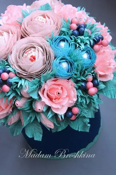 手工花朵制作方法，彩纸手工制作花朵的方法（喜欢花哪儿还用买）